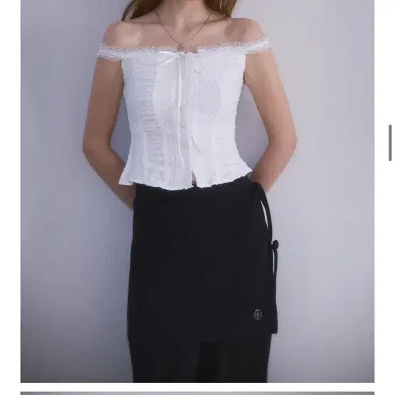 [BUNJANG] Rosefants Lace Off-Shoulder Sleeveless White / 로제프란츠 레이스 오프숄더 슬리브리스 화이트