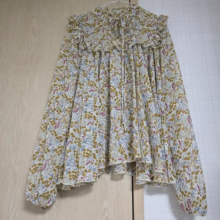 [BUNJANG] Chiffon Floral Ruffle Blouse / 쉬폰 꽃무늬 프릴 블라우스