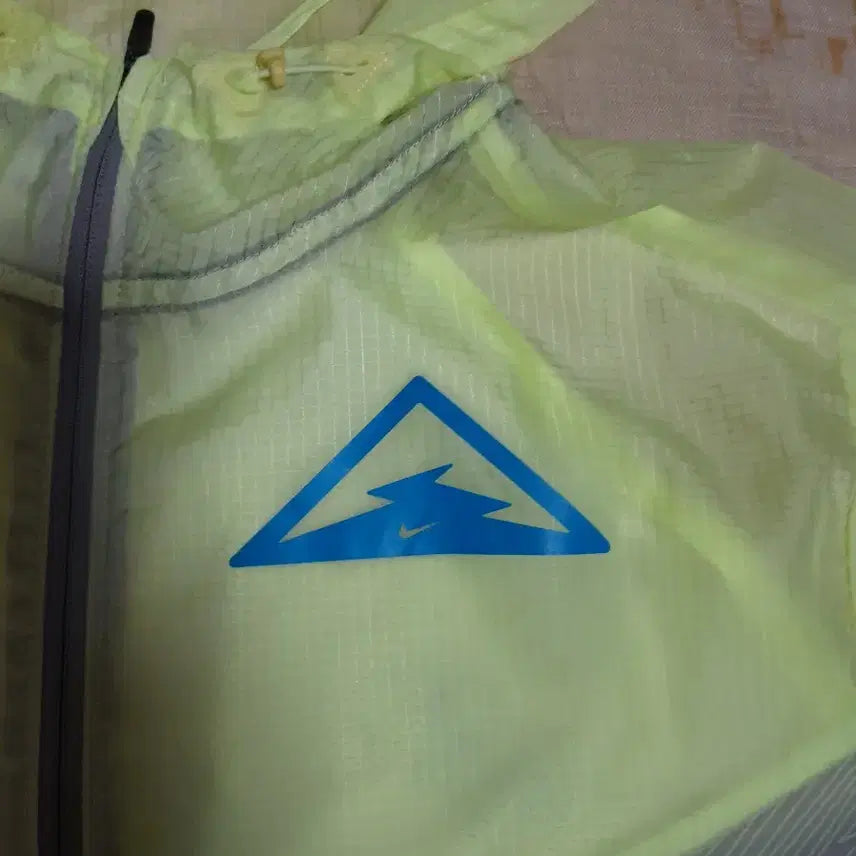 [BUNJANG] Nike Lightweight Windrunner Running Jacket Fluorescent M / [상태최상]나이키 초경량 바람막이 윈드러너 런닝 자켓 형광색 M