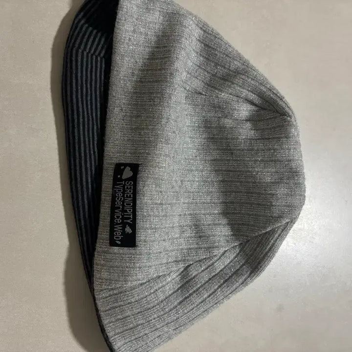 [BUNJANG] Type Service Reversible Glitter Beanie / 타입서비스 리버서블 글리터 비니