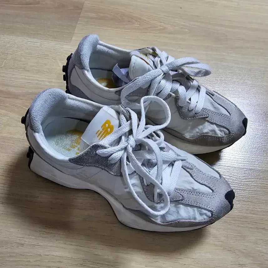 [BUNJANG] New Balance 327 Sneakers / 뉴발란스 327  220