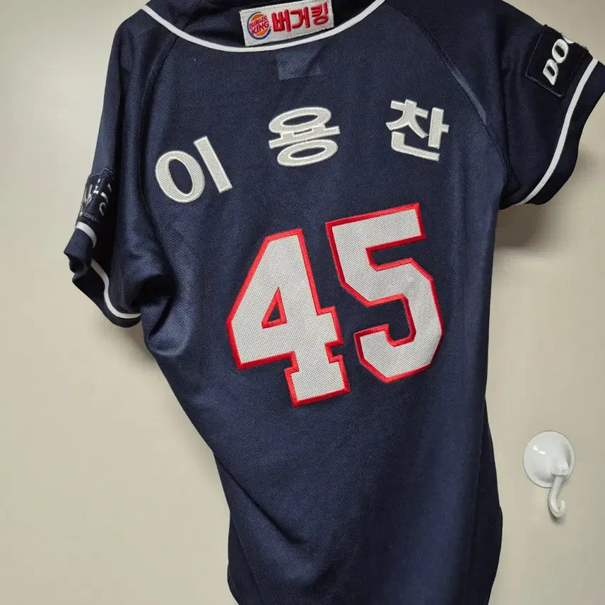 [BUNJANG] Doosan Bears Baseball Club Lee Yong-chan Baseball Jersey - Size 75 / 두산베어스 유니폼 75사이즈 이용찬 마킹 팝니다