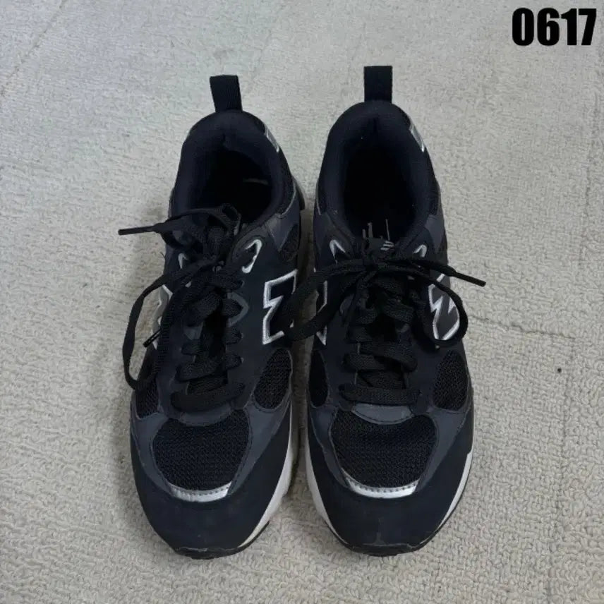 [BUNJANG] New Balance Sneakers Black Size 225 / 뉴발란스 운동화 블랙 225