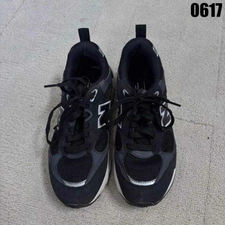[BUNJANG] New Balance Sneakers Black Size 225 / 뉴발란스 운동화 블랙 225