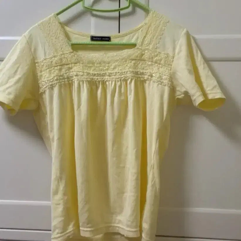 [BUNJANG] Morrigan Short Sleeve T-Shirt / 모리걸 반팔티