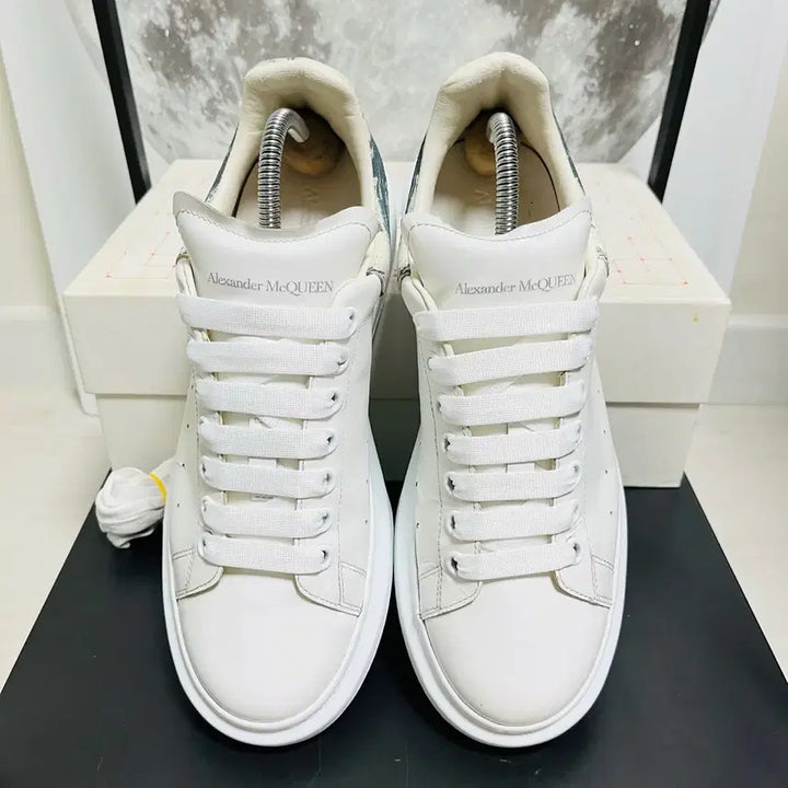 [BUNJANG] Alexander McQueen Textured Oversized Sole Sneakers Size 42 / 정품 42) 알렉산더 맥퀸 텍스쳐드 오버솔 스니커즈 270~275