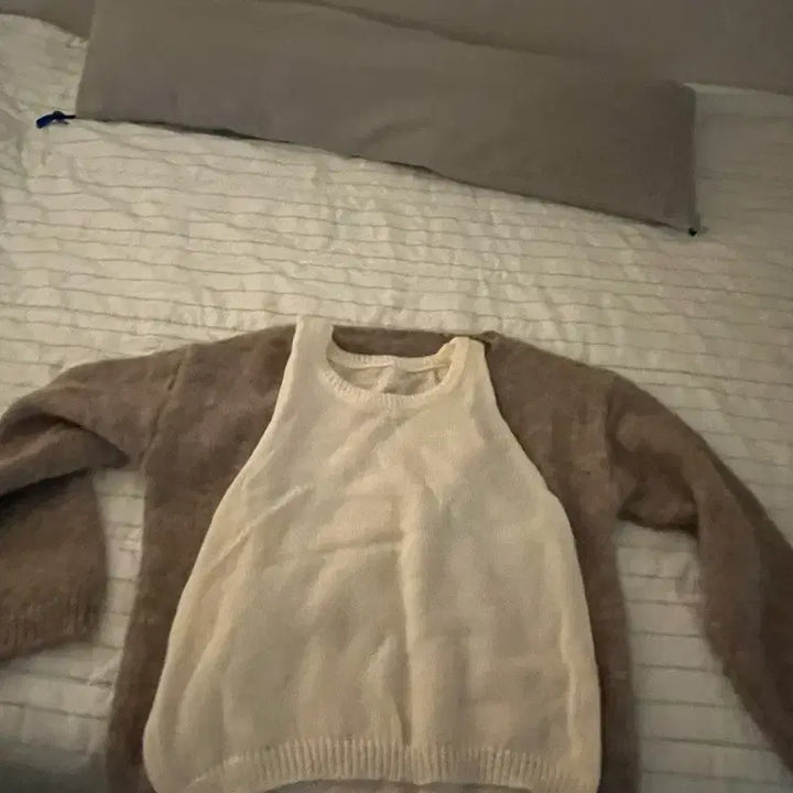[BUNJANG] Off-Shoulder Knit Top with Camisole Set / 니트