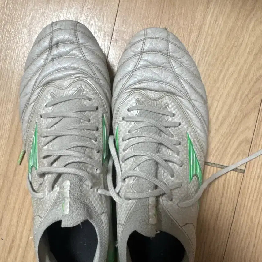 [BUNJANG] Mizuno Soccer Cleats 265 / 미즈노 축구화 265 (거의 새거입니다)