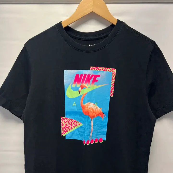 [BUNJANG] Nike Beach Flamingo Print Black Short Sleeve T-Shirt - L / [정품/L] 나이키 비치 플라밍고 프린팅 블랙 반팔티