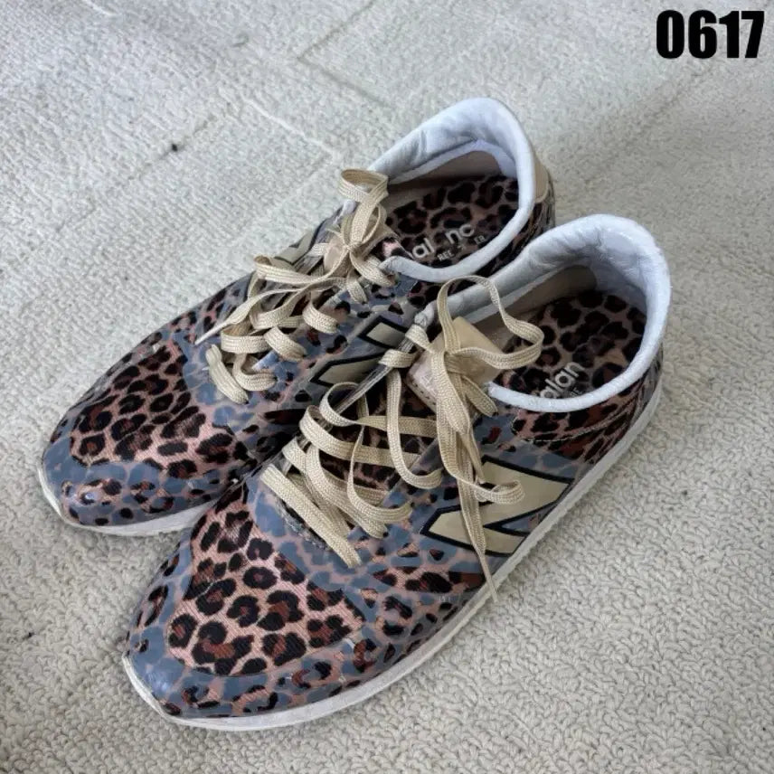 [BUNJANG] New Balance Leopard Sneakers / 뉴발란스 레오파드 스니커즈 240
