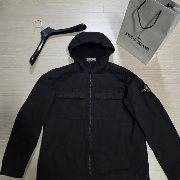 [BUNJANG] Stone Island 24SS Old Effect Hooded Overshirt Black / [24SS] 스톤아일랜드 올드이펙트 후드 오버셔츠 블랙