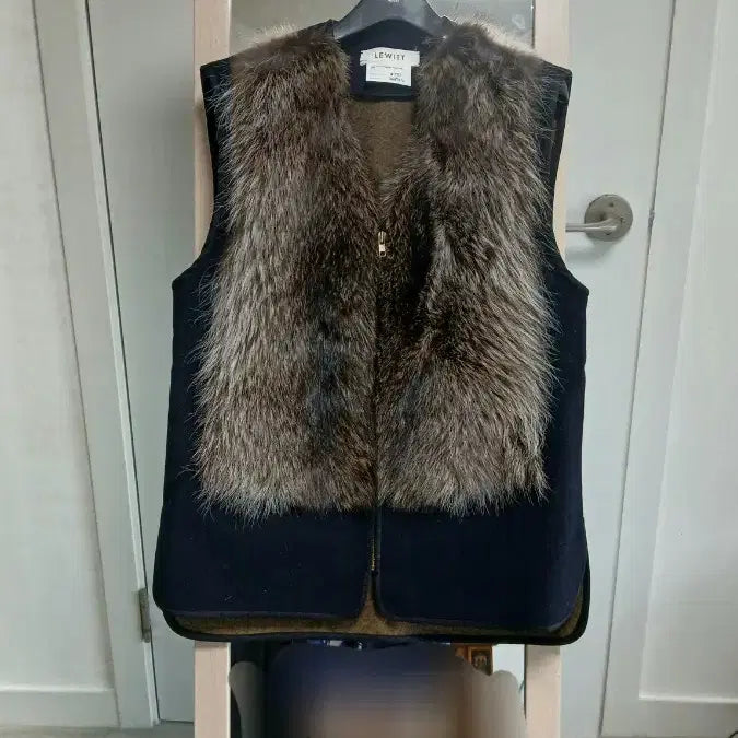 [SOLD OUT] 진짜모피 LEWITT 르윗 라쿤털 모피조끼 털조끼  인조아님