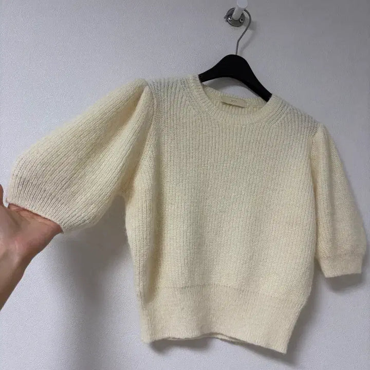 [BUNJANG] Pretty Young Thing Short Sleeve Knit / 프리티영띵 반팔 니트