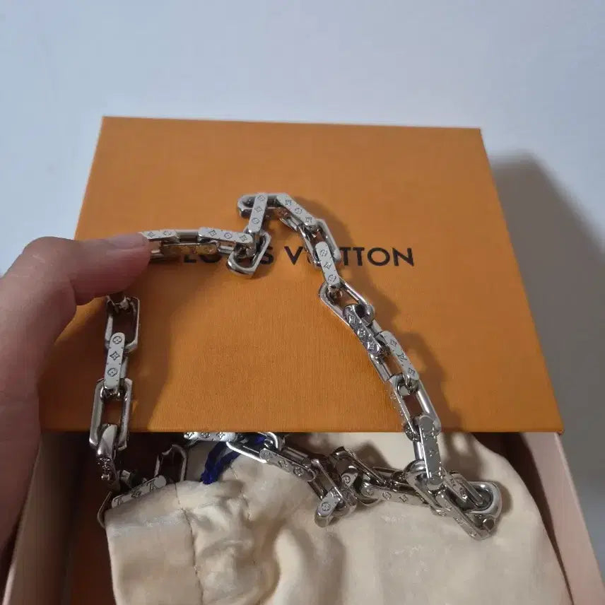 [BUNJANG] Louis Vuitton Monogram Chain Necklace Silver / 루이비통 모노그램 체인 목걸이 실버