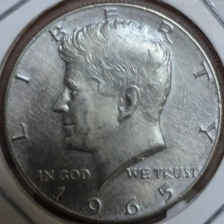 [BUNJANG] 1965 P Mint John F. Kennedy 40% Silver Coin / 1965년 p존 F. 케네디. 은화40% 다이칲 에러