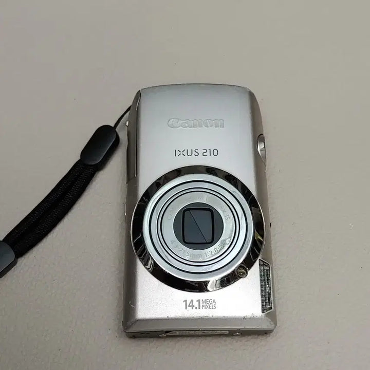[BUNJANG] Canon IXUS 210 Silver Digital Camera Bundle / 캐논 IXUS 210 실버 + 배터리 충전기 SD카드 포함