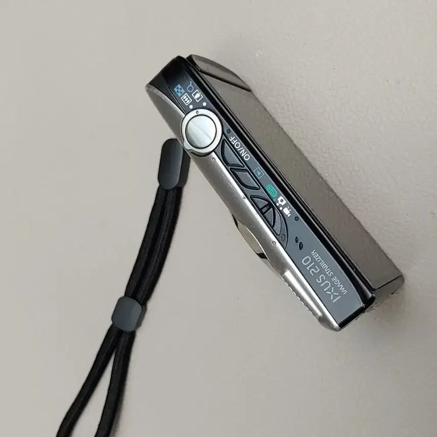 [BUNJANG] Canon IXUS 210 Silver Digital Camera Bundle / 캐논 IXUS 210 실버 + 배터리 충전기 SD카드 포함