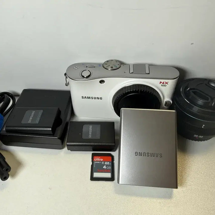 [BUNJANG] Samsung NX100 Mirrorless Camera with 20-50mm Lens Set / 민트급 삼성 NX 100 20-50mm 렌즈 세트