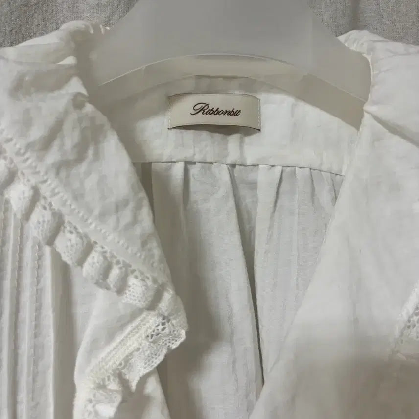 [BUNJANG] Ribbontbit Ribbon Blouse / Ribbontbit 리본빛 블라우스