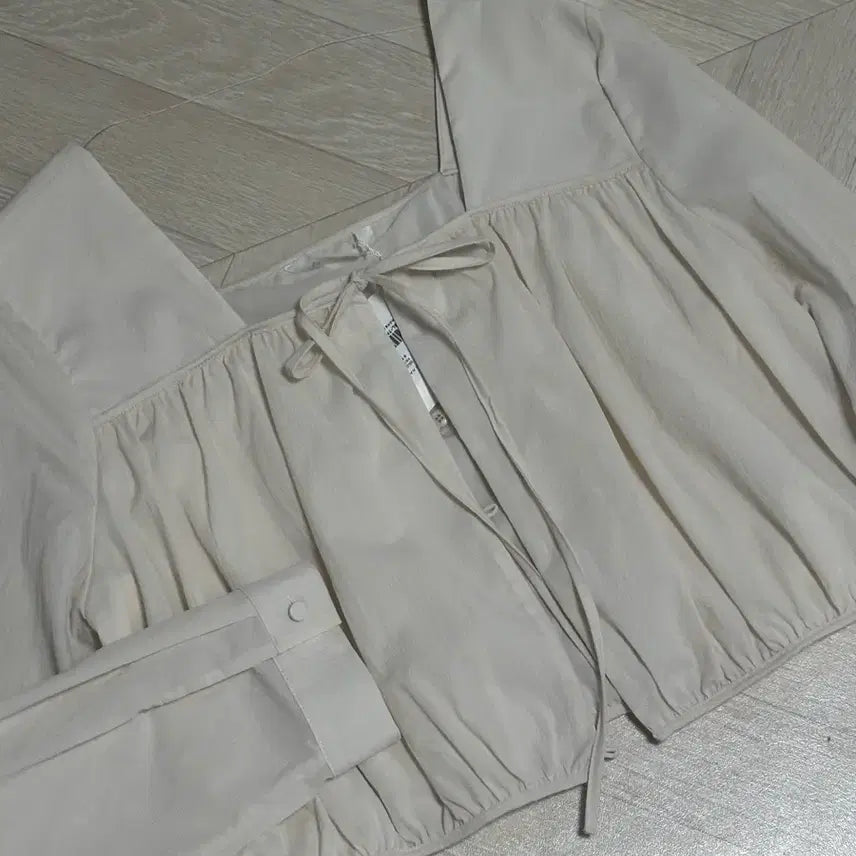 [BUNJANG] It MICHAA Ivory Shirring Crop Blouse Size 55 / 잇미샤 아이보리 셔링 크롭 블라우스 55