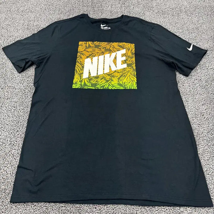 [BUNJANG] Nike Graphic T-Shirt (Size M) / 나이키 그래픽 반팔 티 M