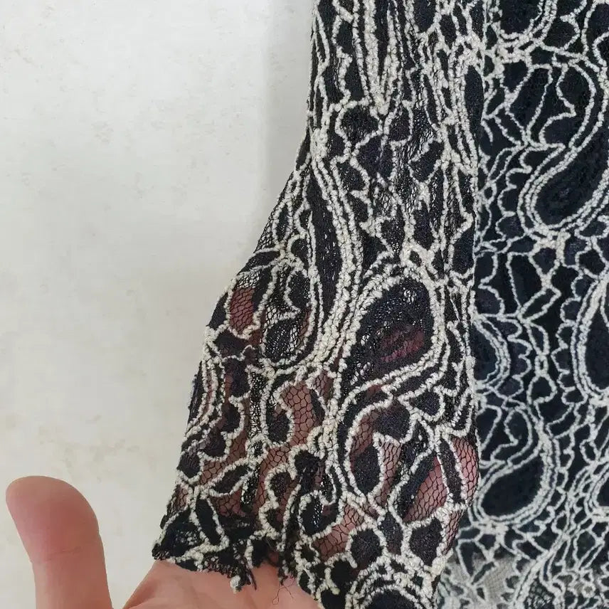 [BUNJANG] Sheer Mesh Sleeve Blouse (Free Size) / 블라우스 Free 44~55 팔쪽 시스루 망사