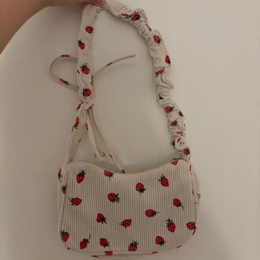 [BUNJANG] Corduroy Strawberry Shoulder Bag / 코듀로이 딸기 가방