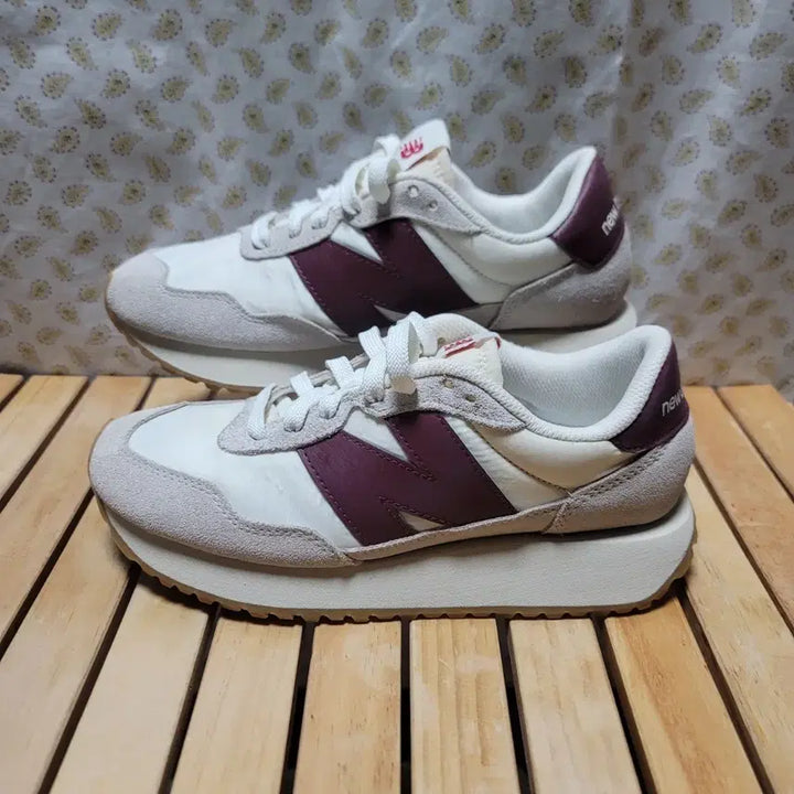 [BUNJANG] New Balance 237 Moonbeam Classic Burgundy Sneakers (240) / 뉴발란스 237 문빔 클래식 버건디 240