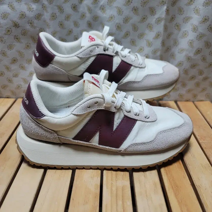 [BUNJANG] New Balance 237 Moonbeam Classic Burgundy Sneakers (240) / 뉴발란스 237 문빔 클래식 버건디 240
