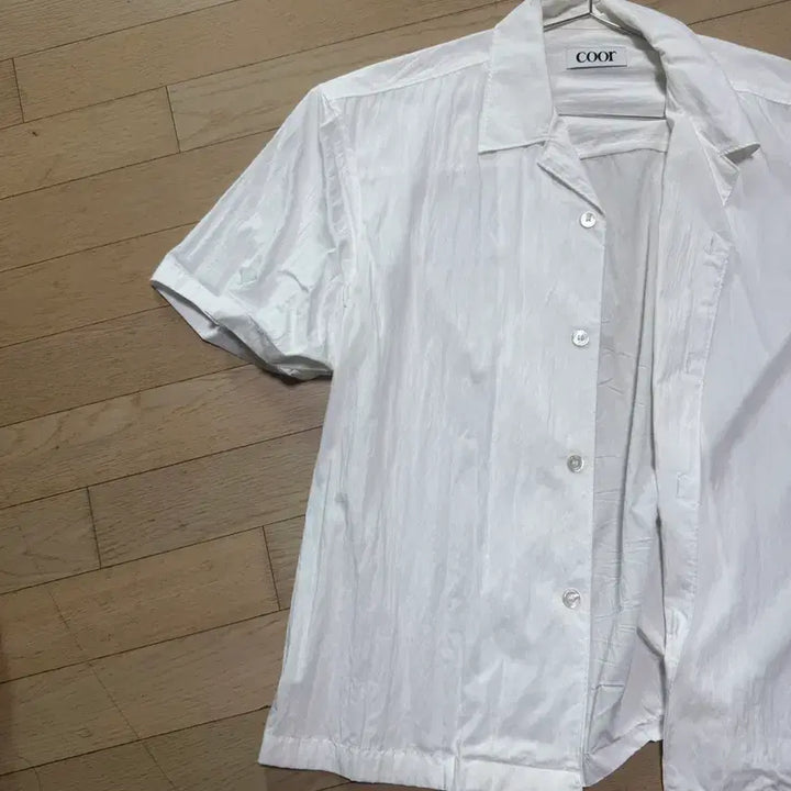 [BUNJANG] Coour Natural Open Collar Shirt (White) / 쿠어 내추럴 오픈 카라 셔츠 (화이트)