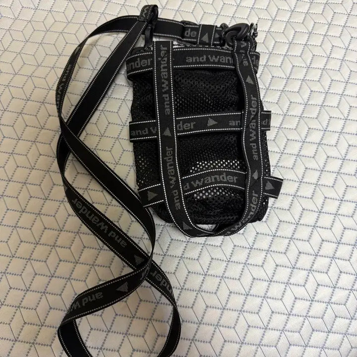 [BUNJANG] And Wander Tumbler Bag Black / 앤드원더 텀블러 백
