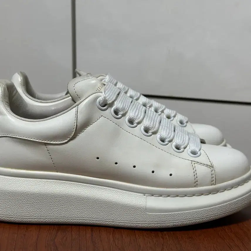 [BUNJANG] Alexander McQueen Oversized Sole Sneakers White / 알렉산더 맥퀸 오버솔 스니커즈 화이트 35