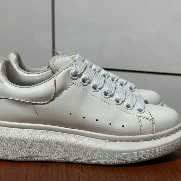 [BUNJANG] Alexander McQueen Oversized Sole Sneakers White / 알렉산더 맥퀸 오버솔 스니커즈 화이트 35