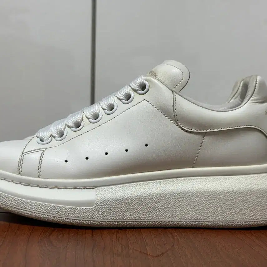 [BUNJANG] Alexander McQueen Oversized Sole Sneakers White / 알렉산더 맥퀸 오버솔 스니커즈 화이트 35
