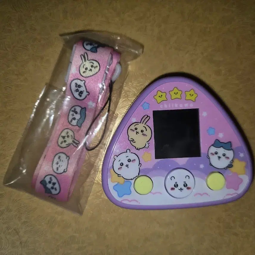[BUNJANG] Chiikawa Tamagotchi Game DX Pink + Strap / 치이카와 다마고치 게임기 DX 핑크 + 스트랩