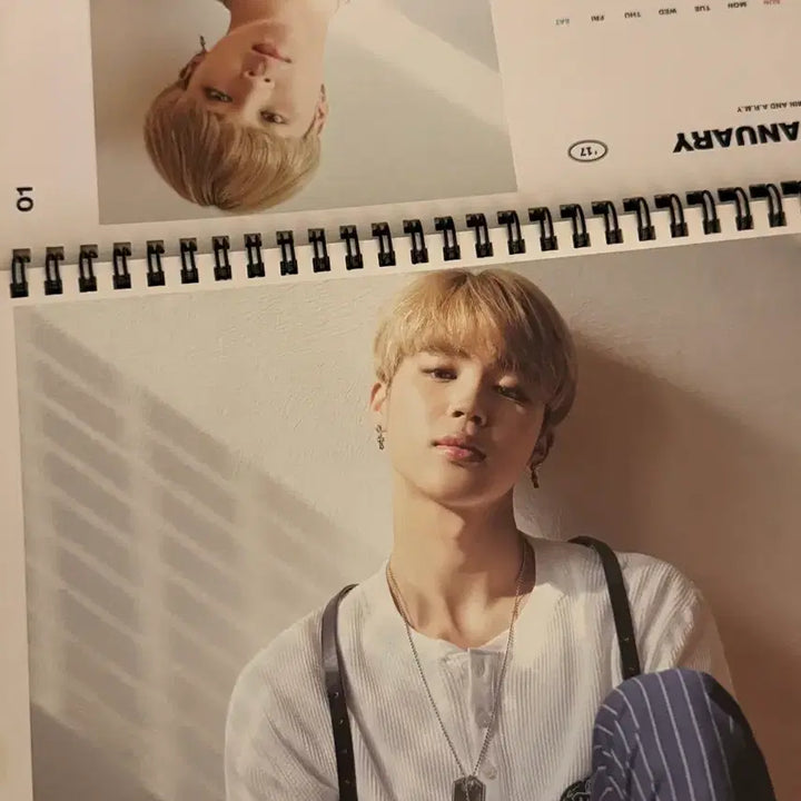 [BUNJANG] BTS 2017 Seasons Greetings Calendar / BTS 2017 seasons greetings 방탄 17년 시즌그리팅