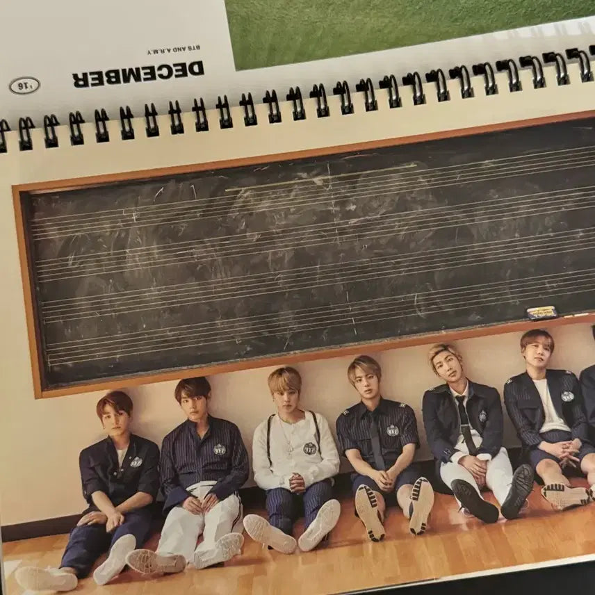 [BUNJANG] BTS 2017 Seasons Greetings Calendar / BTS 2017 seasons greetings 방탄 17년 시즌그리팅