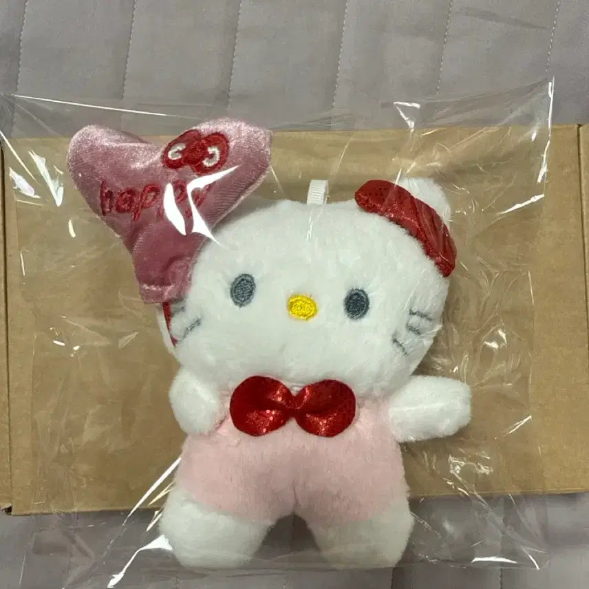 [BUNJANG] Hello Kitty Heart Balloon Plush Keyring New / 헬로키티 하트풍선 인형키링 새상품