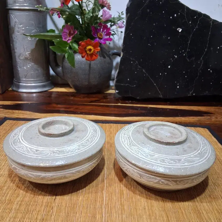 [BUNJANG] Jangjakama Baek Sanggam Buncheong Dasi Ggeureut (2-Piece Set) / 장작가마 백상감분청 다식그릇 다식합2점
