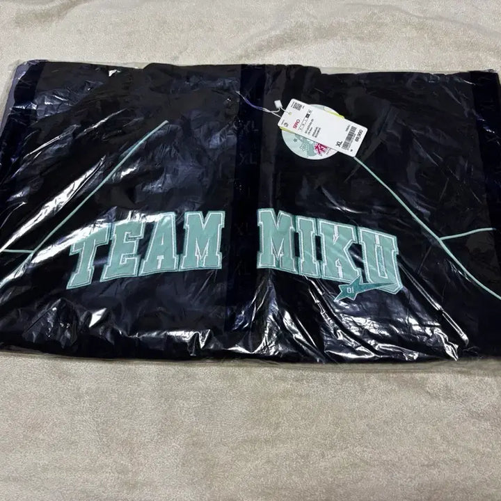 [BUNJANG] SPAO x Hatsune Miku Collaboration Windbreaker Jacket XL (Sealed) / 미개봉, 특전X) 스파오 미쿠 콜라보 팝업 바람막이 XL