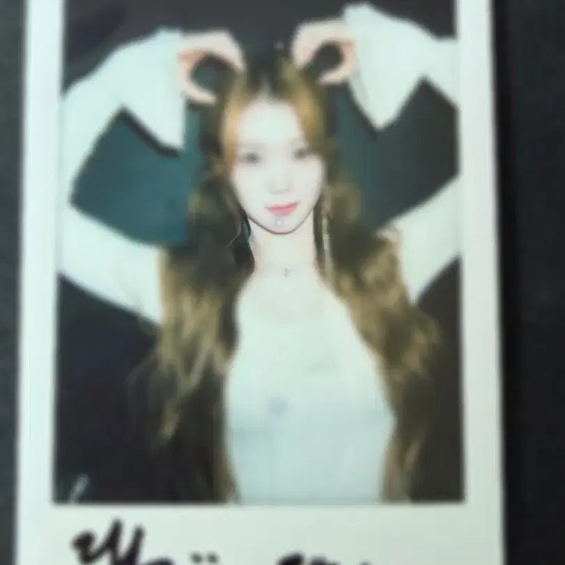[BUNJANG] tripleS Soomin Signed Polaroid Photocard / tripleS 트리플에스 공유빈 싸인 폴라로이드