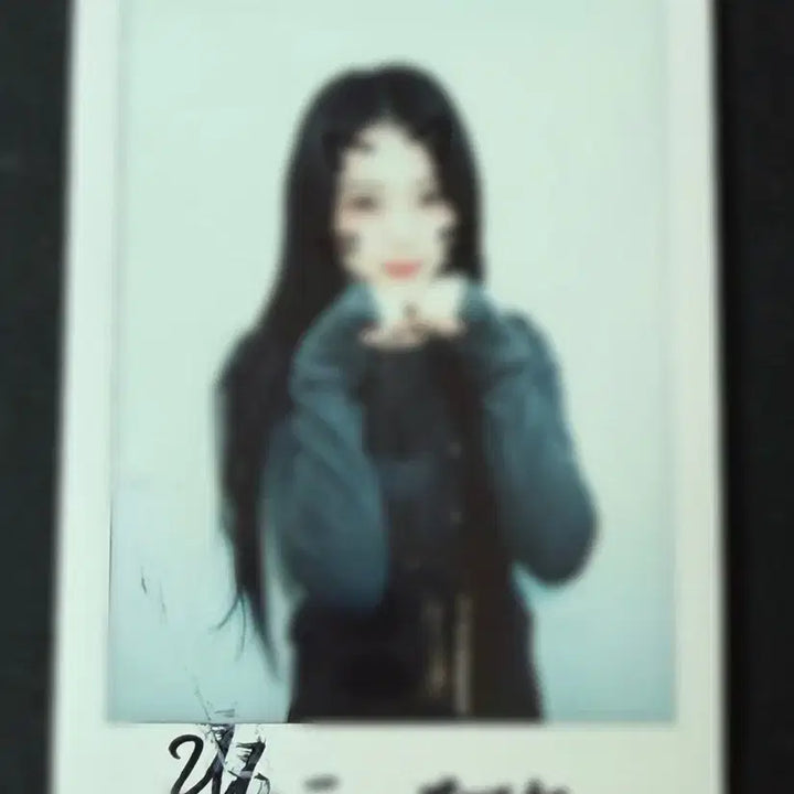 [BUNJANG] tripleS Yoon Seobin Autographed Polaroid / tripleS 트리플에스 공유빈 싸인 폴라로이드
