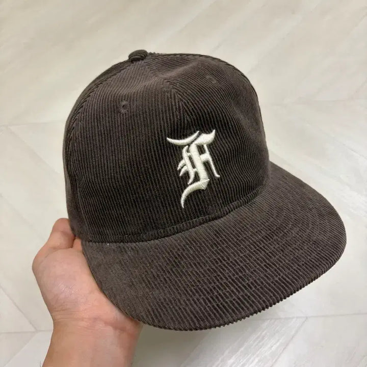 [BUNJANG] New Era x Fear of God Corduroy Size Cap (7 1/8) / 뉴에라x피어오브갓 코듀로이 사이즈캡(7 1/8, 56.8cm)