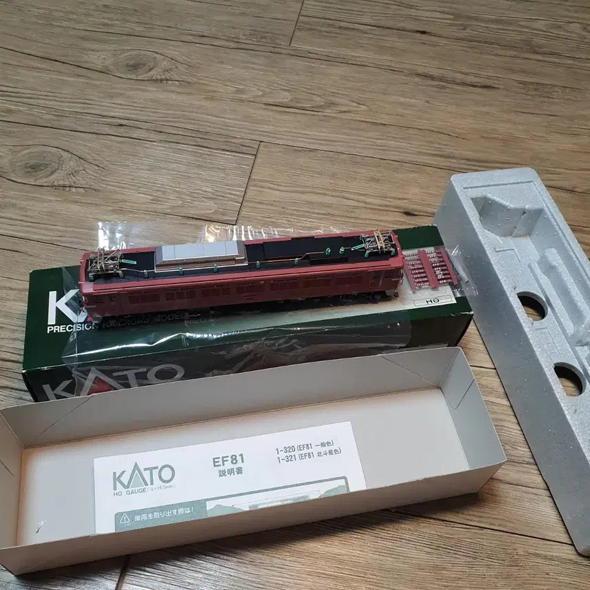 [BUNJANG] KATO HO Scale EF81 Model Train / KATO HO  철도 모형