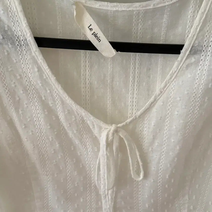 [BUNJANG] Le Plain Eyelet Blouse / 르플레인 아일렛 블라우스 1회착