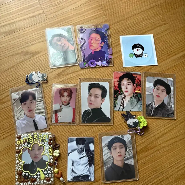 [BUNJANG] MONSTA X Photocard &amp; Unofficial Goods Set / 몬스타엑스 포카 &amp;비공굿
