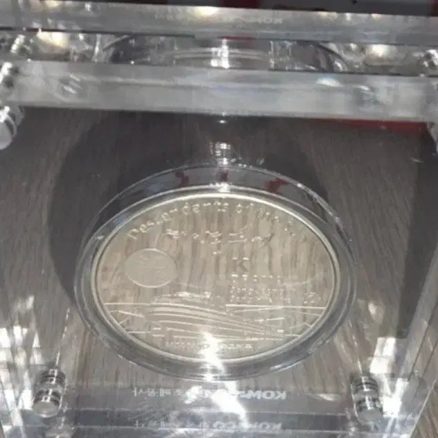 [BUNJANG] Song Hye Kyo Acrylic Frame 1oz 99.9% Silver Medal / 송혜교 아크릴 액자 1온스 0.999% 은메달