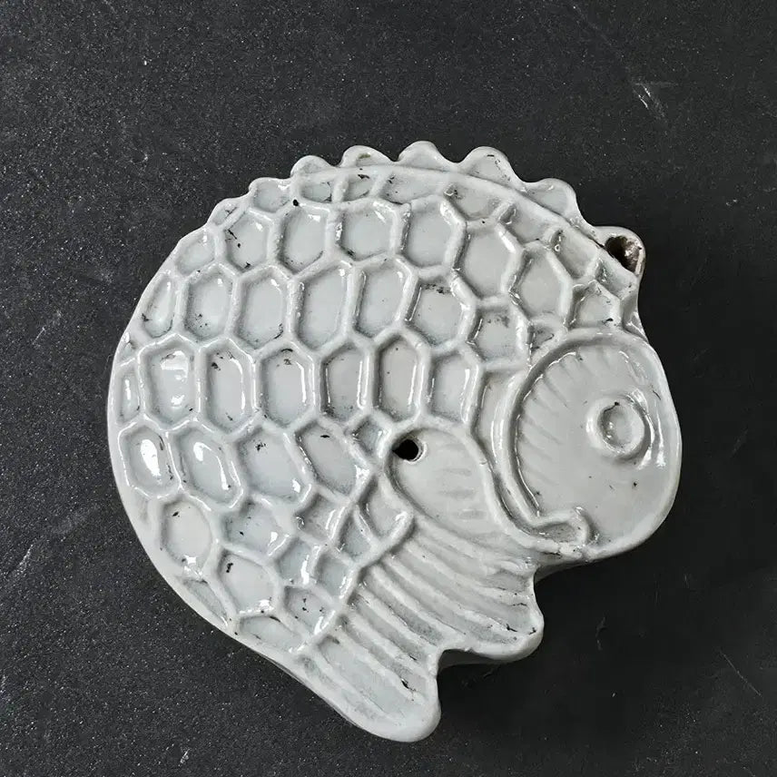 [BUNJANG] Joseon Dynasty White Porcelain Carp Inkstone / 조선시대 백자 잉어연적