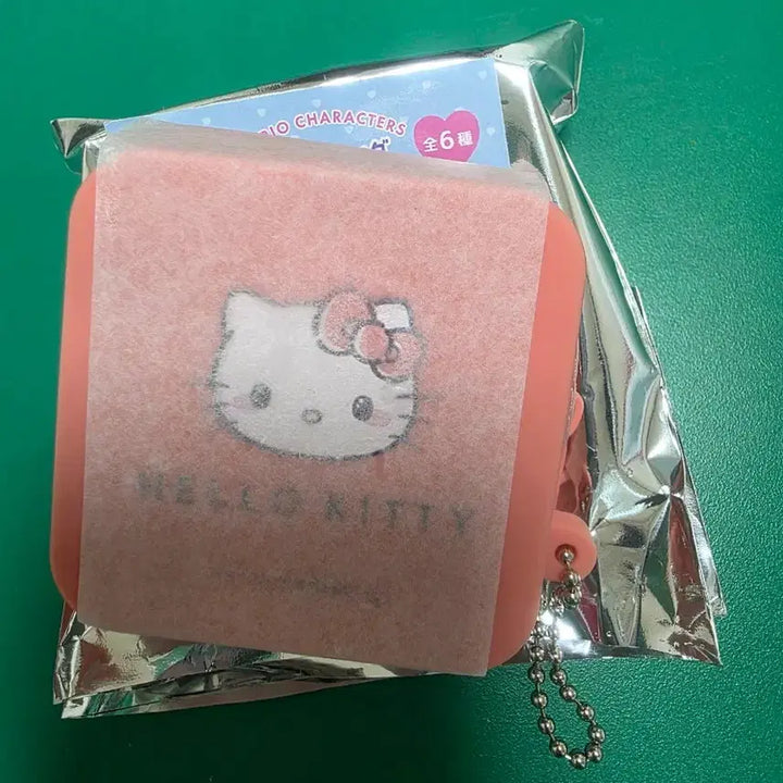 [BUNJANG] Sanrio Hello Kitty Square Pouch with Keychain / 산리오 키티 랜덤 파우치