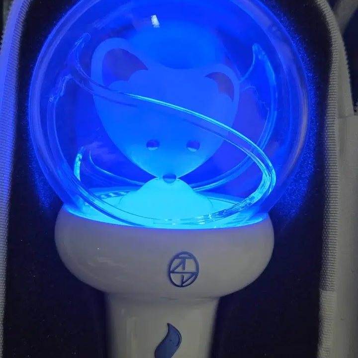 [BUNJANG] Young Tak Official Lightstick Bundle with Case and Batteries / (1회사용)영탁 응원봉 + 보관 케이스 + 충전용 배터리 2개 일괄